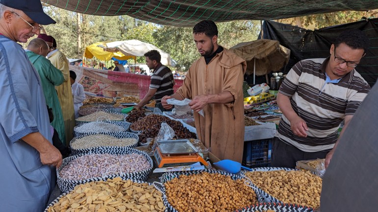 اقتناء الفواكه الجافة