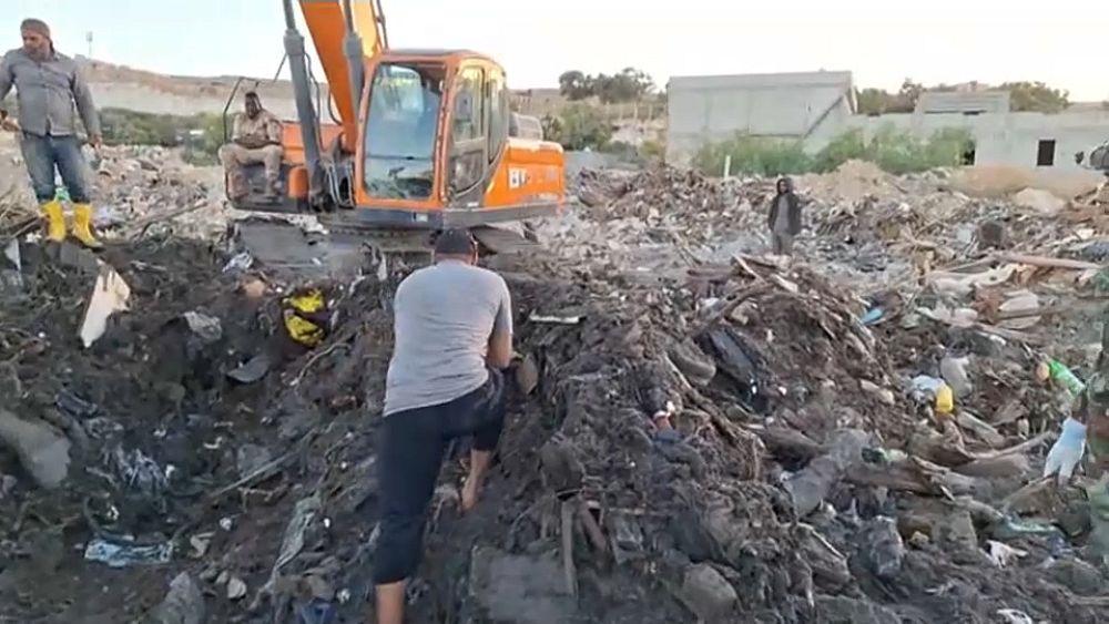 شاهد: بعد ثلاثة أشهر على الكارثة.. البحث عن رفات ضحايا فيضان درنة مستمر