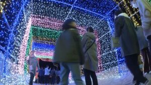 فيديو : شاهد: الألوان وعالم الفضاء في محاكاة بديعة لكثبان توتوري الرملية باليابان