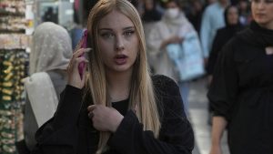 لأنها تسمح بدخول السافرات.. إيران تغلق مكتبة كبيرة في طهران