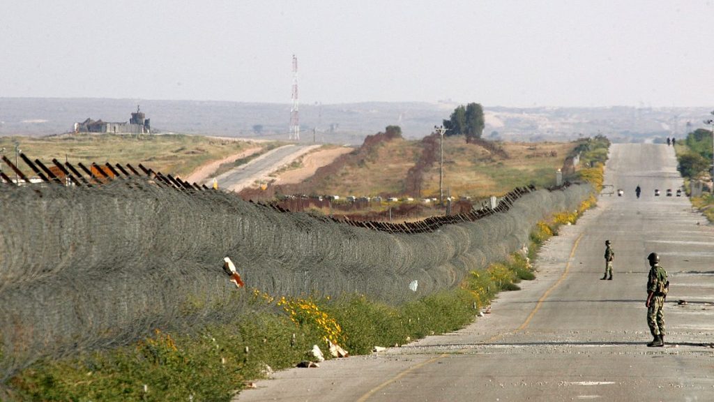 يربط مصر بقطاع غزة.. لماذا تسعى إسرائيل للسيطرة على “محور فيلادلفيا”؟