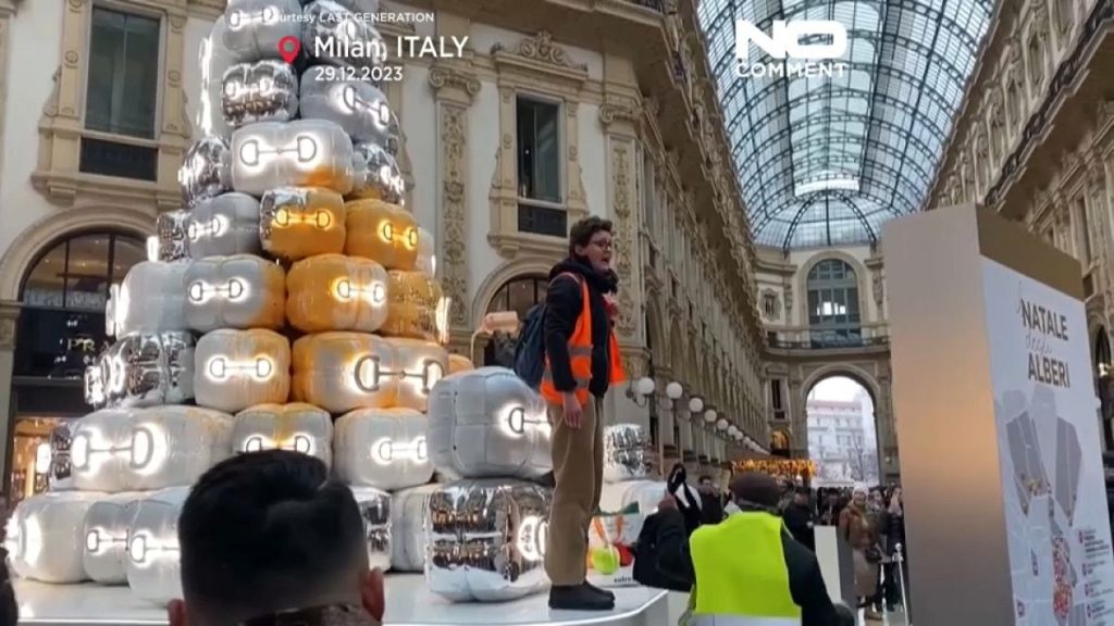 فيديو. شاهد: هجوم على غوتشي… نشطاء المناخ يسكبون الطلاء على شجرة عيد الميلاد في ميلانو