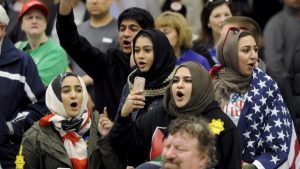 يديعوت أحرونوت: الشباب الأميركي يبحث عن مغزى للحياة ويجد ضالته في الإسلام