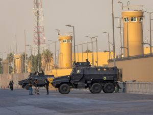 هجوم بالصواريخ بمحيط السفارة الأميركية في بغداد