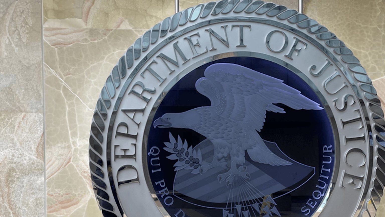 وزارة العدل تتهم رجلين بمخطط بونزي “بوت التداول” للعملات المشفرة بقيمة 25 مليون دولار