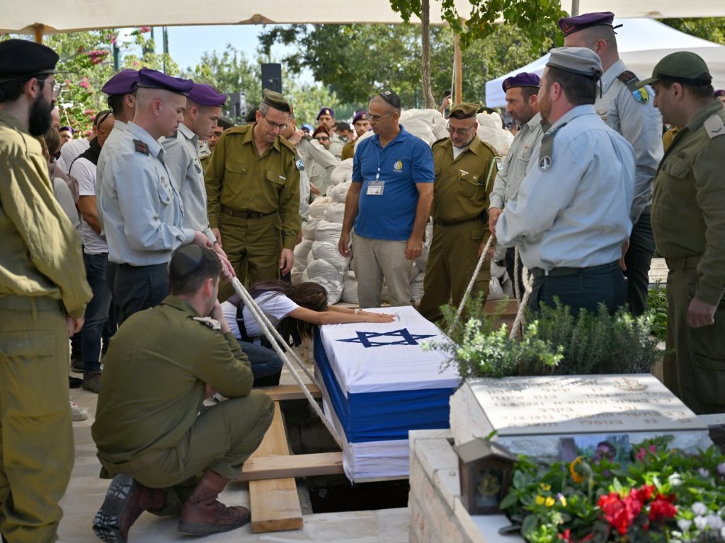 خبراء: الجيش الإسرائيلي يبحث دون جدوى عن صورة للانتصار