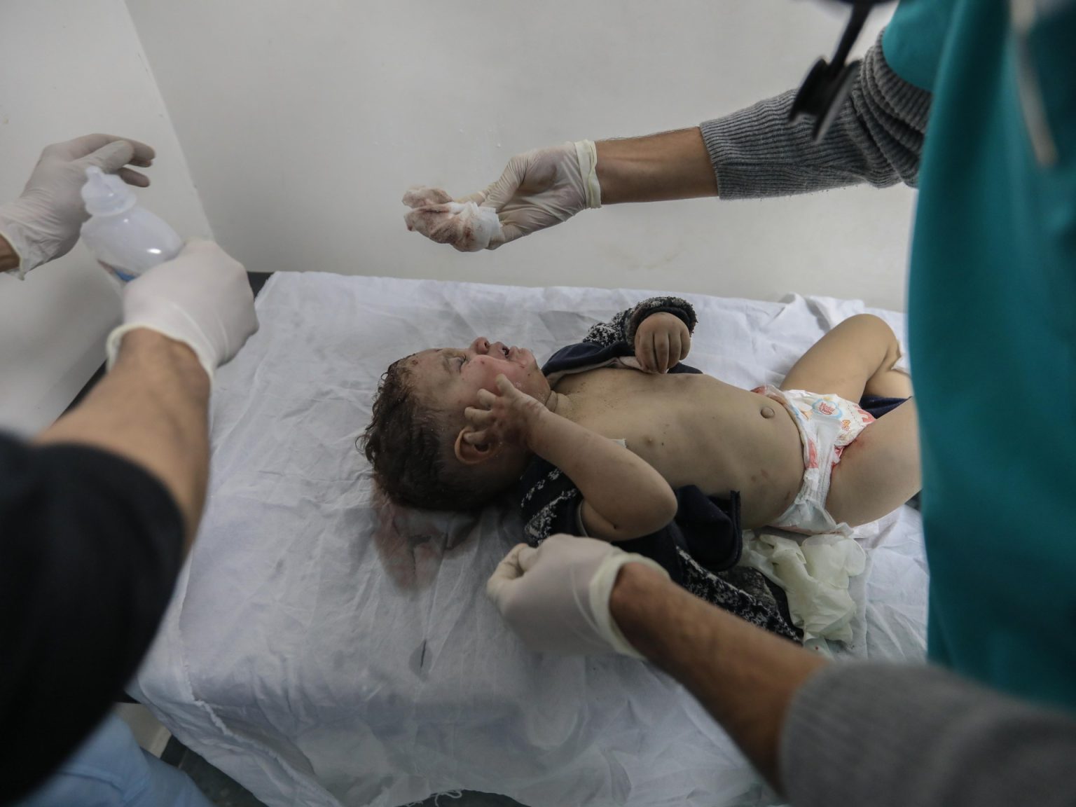 مقال في غارديان: حرب غزة الأكثر فتكا بالأطفال والأسوأ قادم