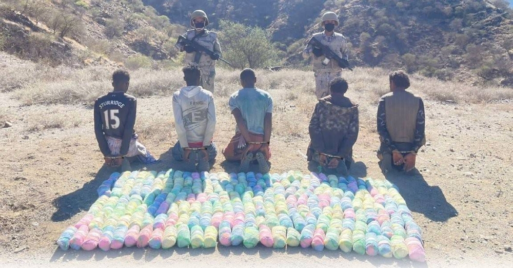 عسير: القبض على 5 «مخالفين» لتهريبهم «القات»