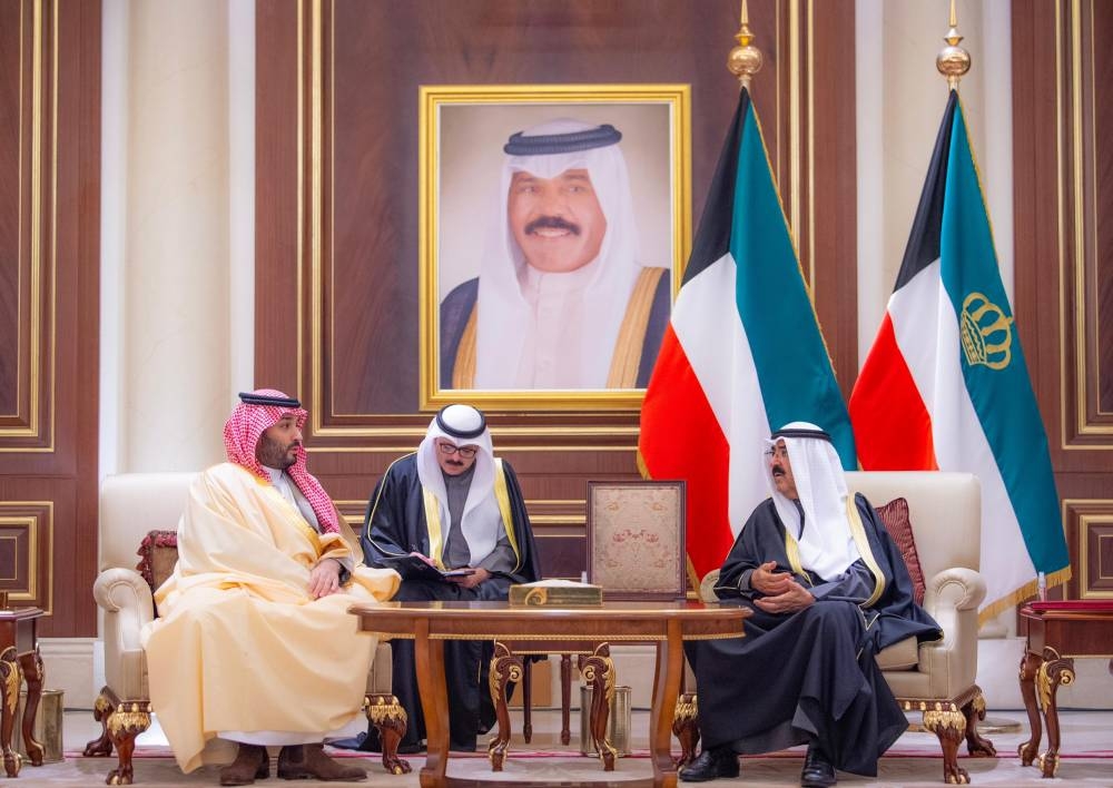 بناءً على توجيه خادم الحرمين.. ولي العهد يقدم واجب العزاء والمواساة في وفاة الشيخ نواف الأحمد الجابر الصباح