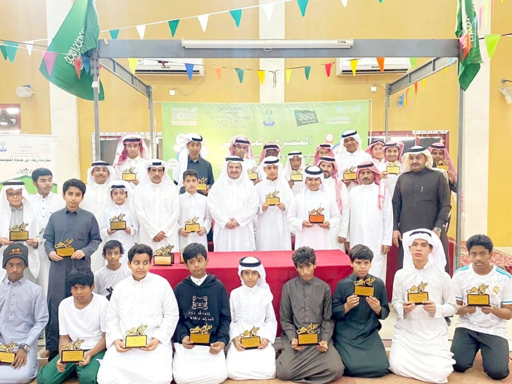 مدير مكتب تعليم بحرة يكرم المتفوقين في رجاء بن حيوة