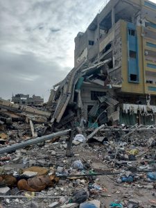 إسرائيل تصعد جرائمها.. والأمم المتحدة: غزة جوع مجاعة ولا مكان آمناً