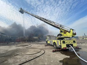 الدفاع المدني: إخماد حريق في مستودع بالدمام ولا إصابات