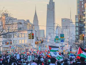 كيف هزت الحرب على غزة سرديات ثقافية وأخلاقية راسخة بالغرب؟