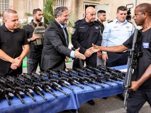 استقالة مسؤول بوزارة بن غفير احتجاجا على تسليح المستوطنين