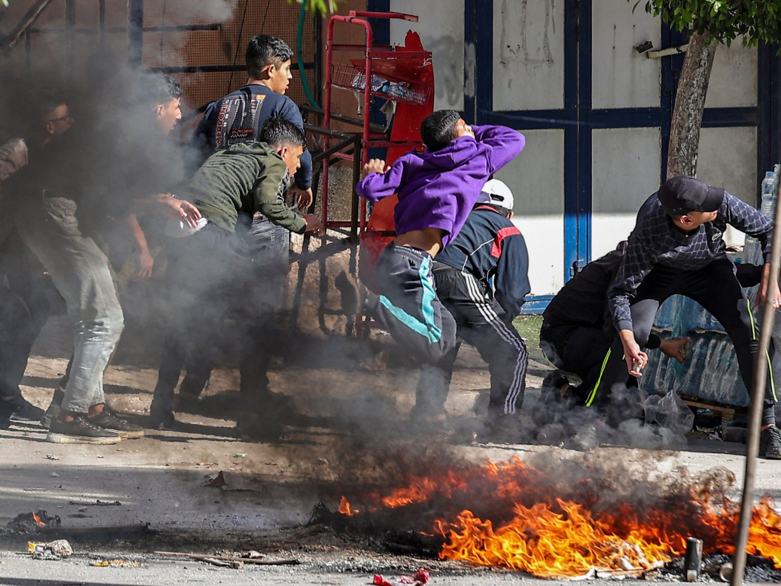 اقتحامات في الضفة الغربية وكتيبة طولكرم تعلن إصابة جنديين إسرائيليين بالمخيم