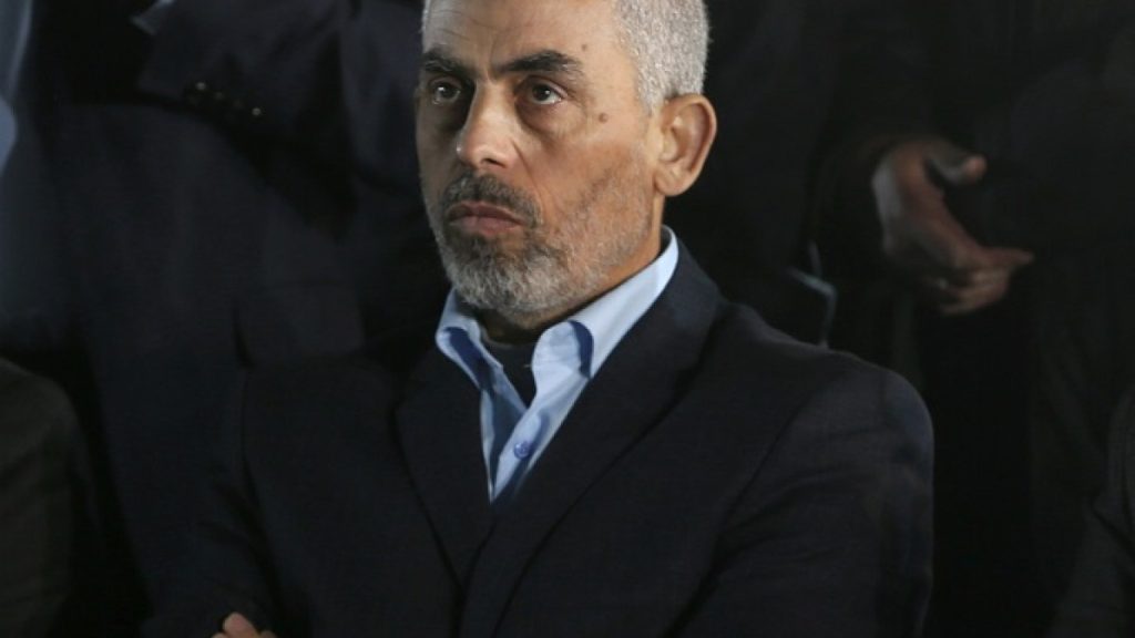 أهالي محتجزين إسرائيليين: لماذا تريدون جعل ذوينا دروعا بشرية للسنوار؟