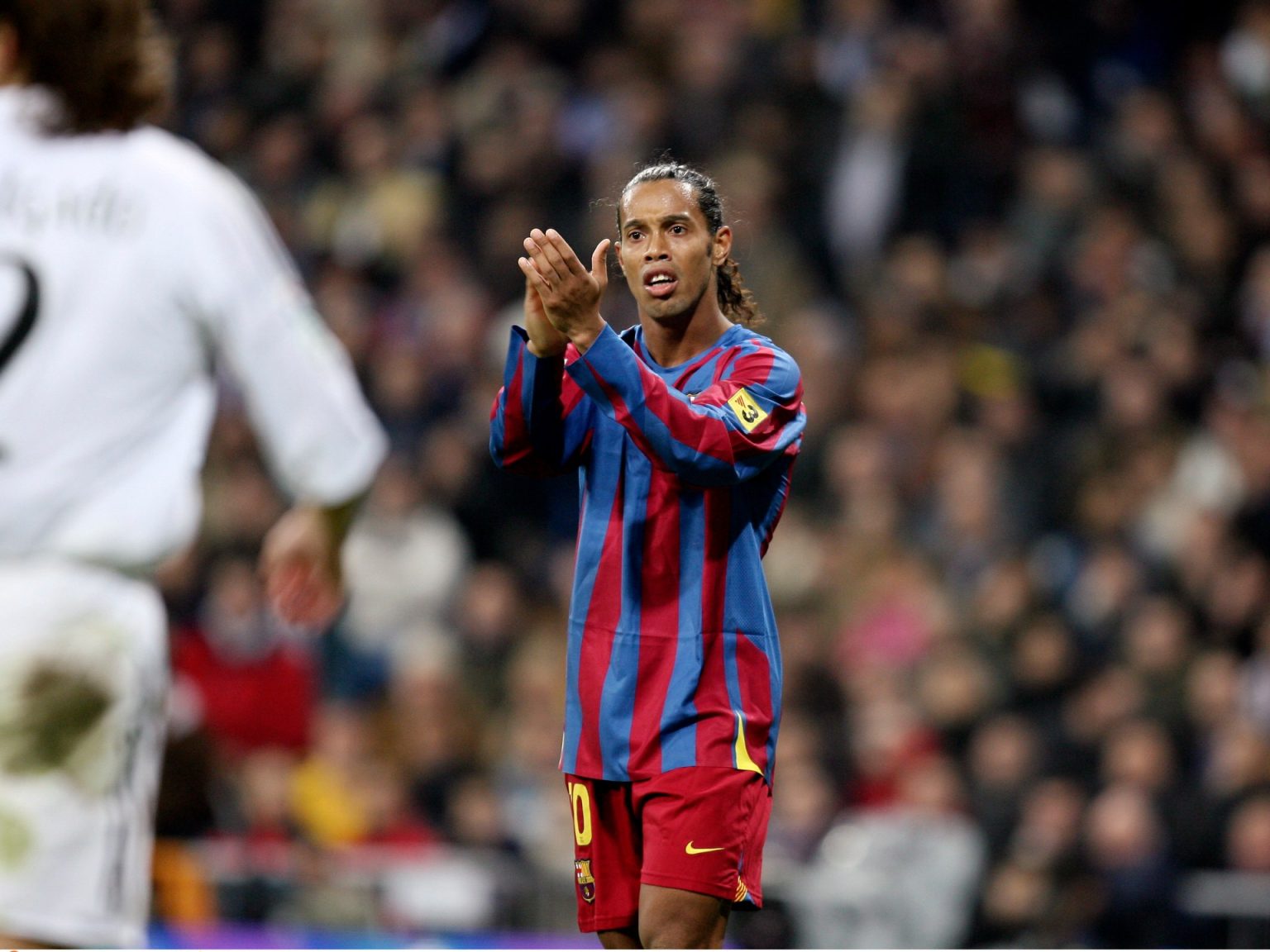 فيتور روكي أحدثهم.. علاقة تاريخية بين برشلونة واللاعبين البرازيليين