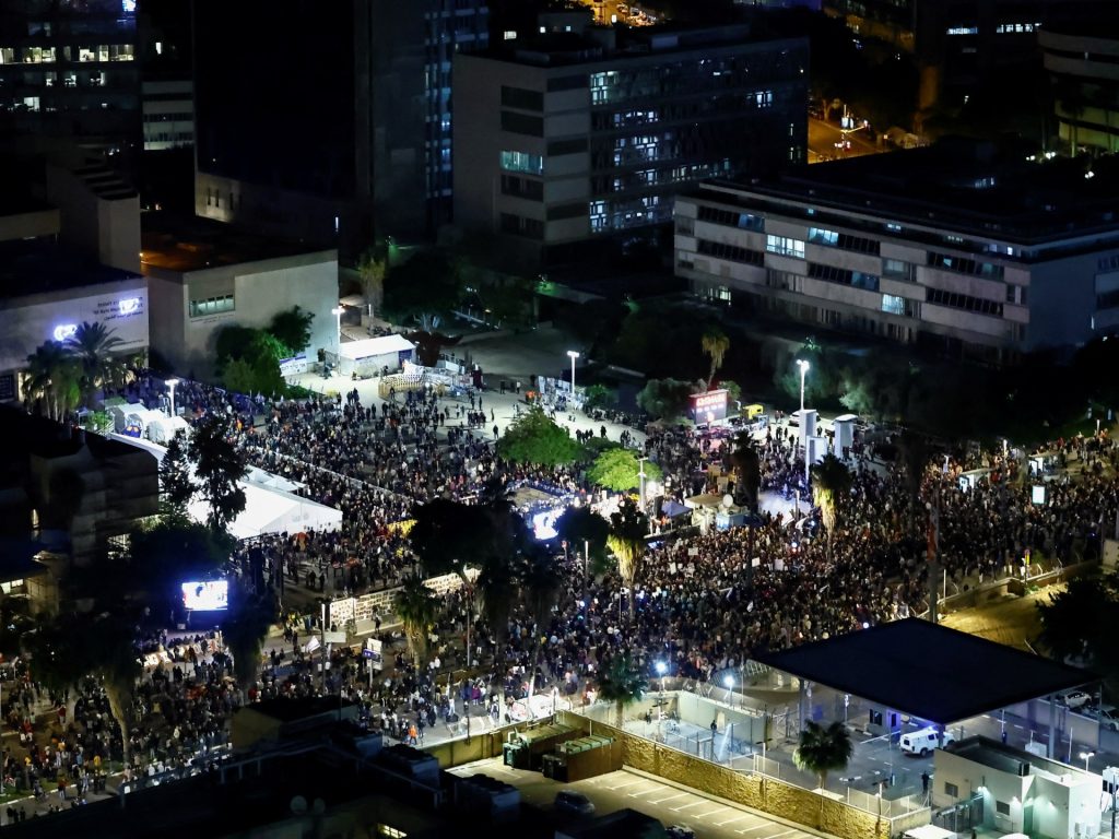 مظاهرات حاشدة في تل أبيب للمطالبة بتسريع الإفراج عن المحتجزين