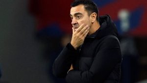 تشافي يعتزم التنازل عن مستحقاته حال إقالته من برشلونة