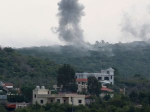 الاحتلال يقصف بلدات في جنوب لبنان وحزب الله يستهدف مواقع عسكرية إسرائيلية