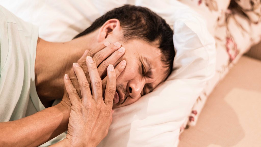 ما أسباب صرير الأسنان؟