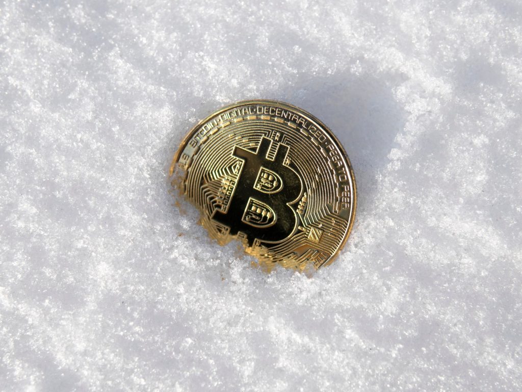 تراجع خسائر قرصنة التشفير في العالم بأكثر من النصف