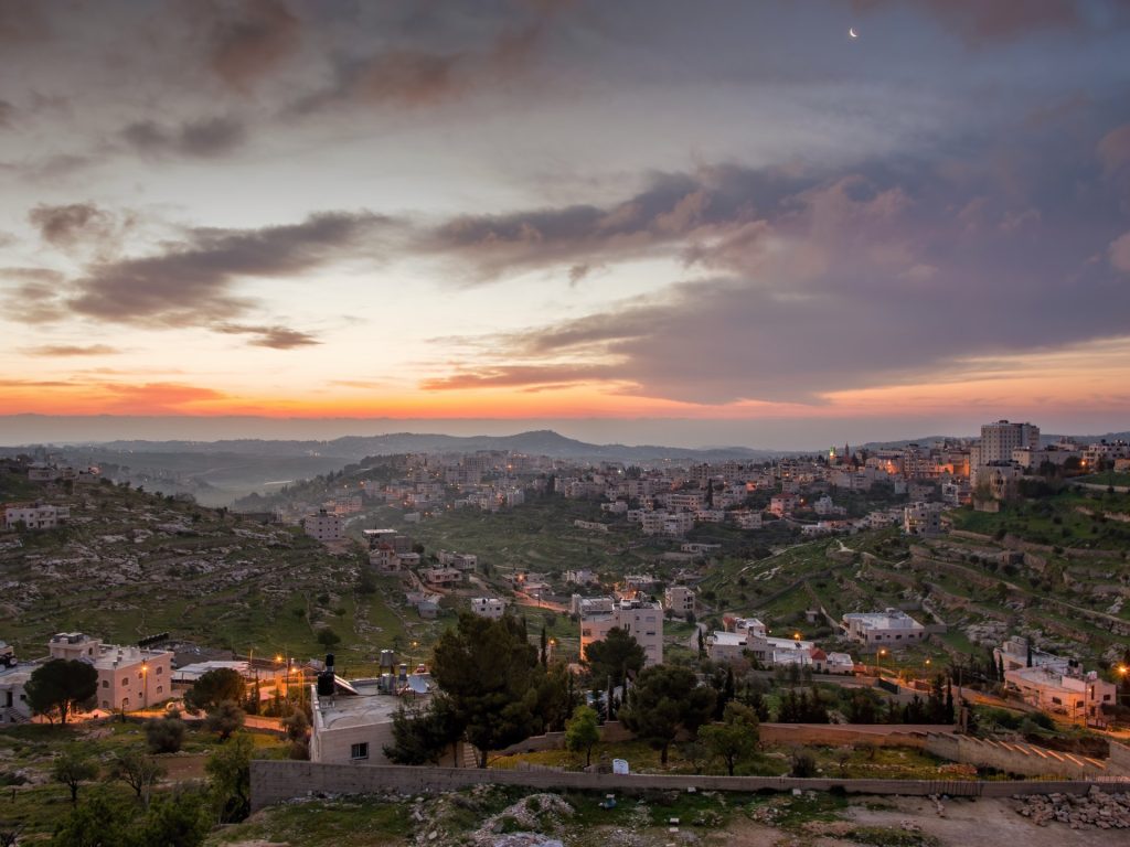 “أرض الميعاد” والأدب العبري المجنّد.. رحلة العسل المر وطريق الآلام