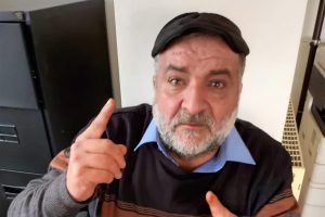 الكاتب الساخر كامل النصيرات: مجتمعاتنا لم تخلق مثقفا حرا تنتظره الجماهير