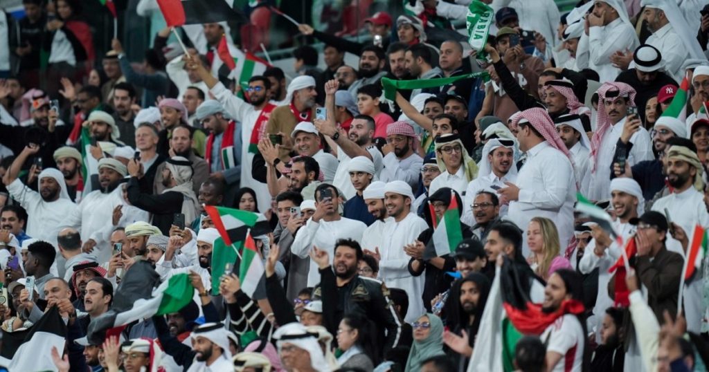 في ليلة الخروج الحزين “للأبيض” من كأس آسيا.. تلاحم قطري إماراتي بالمدرجات