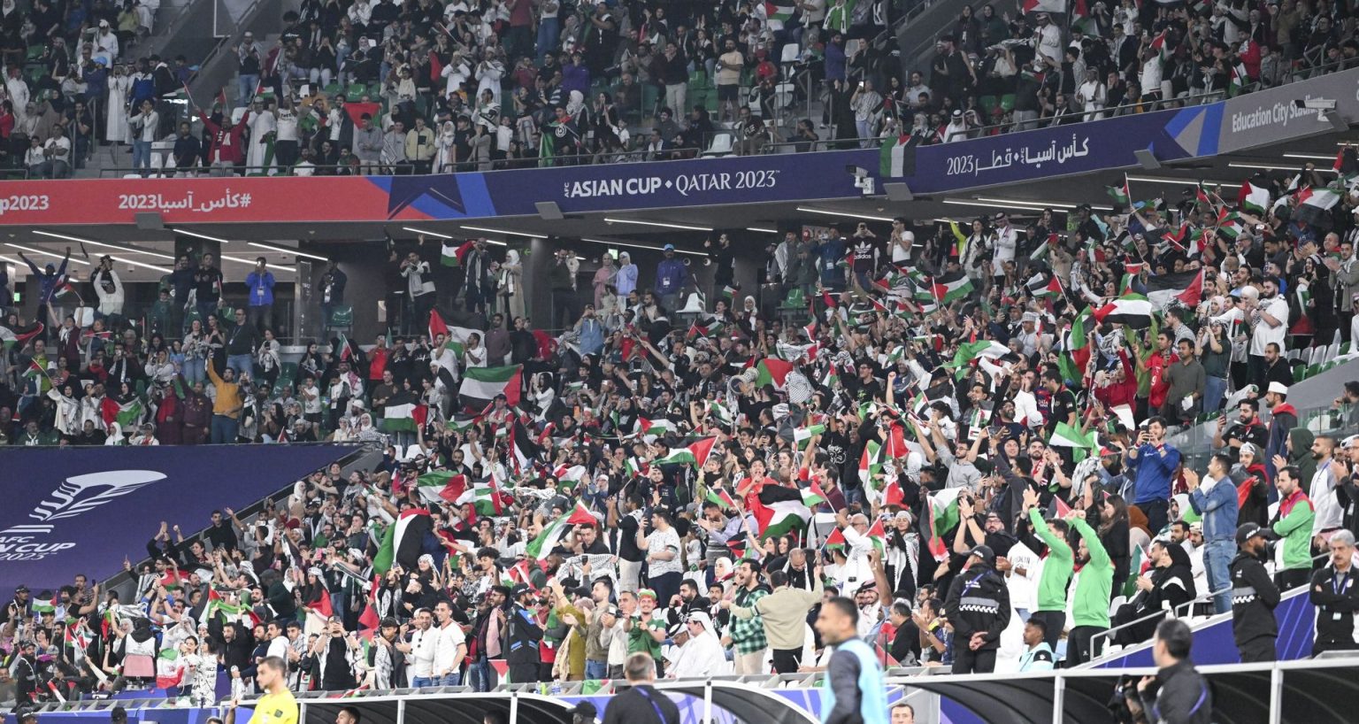 دعم جارف من الجماهير العربية لمنتخب فلسطين في كأس آسيا
