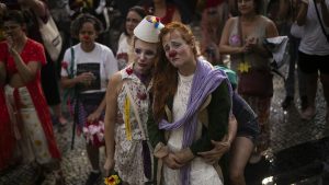 فيديو. شاهد: ناشطون يتجمعون في ريو دي جانيرو تكريمًا لفنانة فنزويلية قتلت بعنف في البرازيل