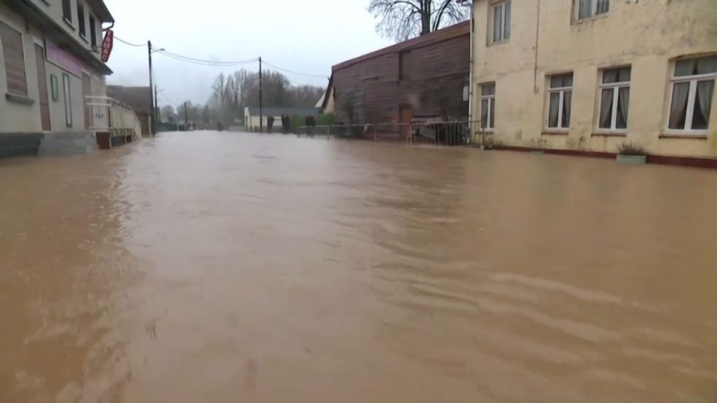 شاهد: فيضانات عارمة تغزو منطقة “با دو كاليه” الفرنسية للمرة الثانية خلال شهرين