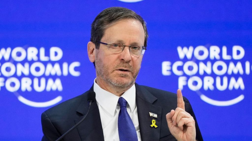 سويسرا: “شكاوى جنائية” ضد الرئيس الإسرائيلي خلال مشاركته في منتدى دافوس