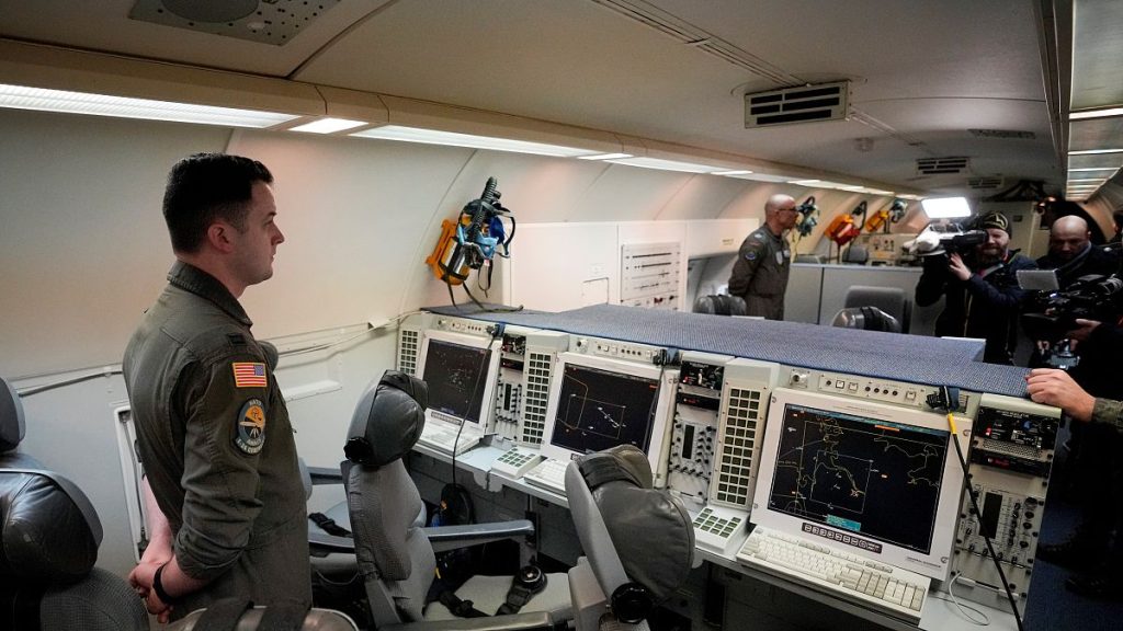 شاهد: طائرة حربية فرنسية يمكنها رصد تفاصيل ما يجري على الأرض عن بعد