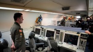 شاهد: طائرة حربية فرنسية يمكنها رصد تفاصيل ما يجري على الأرض عن بعد