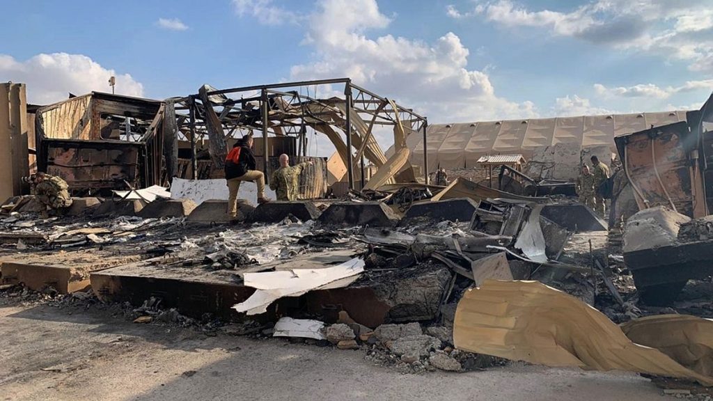 مهاجمون يطلقون العديد من الصواريخ على قاعدة عين الأسد الجوية في محافظة الأنبار العراقية