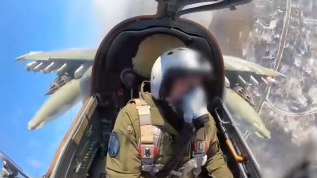 فيديو. شاهد: الجيش الروسي ينشر لقطات لهجوم طائرة من طراز “Su-25” في أوكرانيا