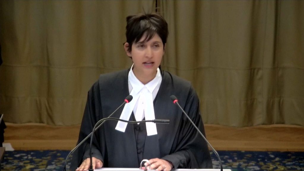 عديلة هاشم…. محامية تقف في وجه إسرائيل وتتهمها بإرتكاب جرائم ضدّ الإنسانية