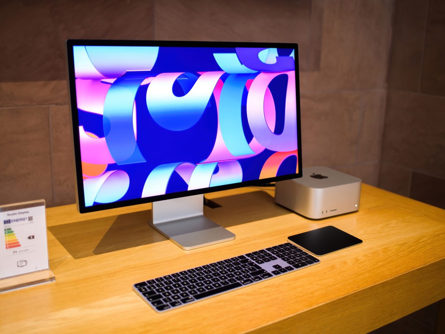 الذكاء الاصطناعي يضع “آبل” أمام تحدٍ صعب في ذكرى إطلاق “ماك”