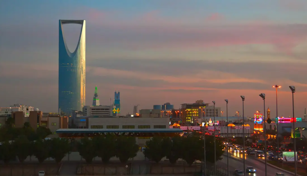 إلغاء شرط السن وحرية الخروج والعودة دون تأشيرة.. تفاصيل تعديل نظام الإقامة المميزة