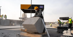 "طويق للنحت" يحول الرياض إلى معرض فني مفتوح بمشاركة 30 فنانًا