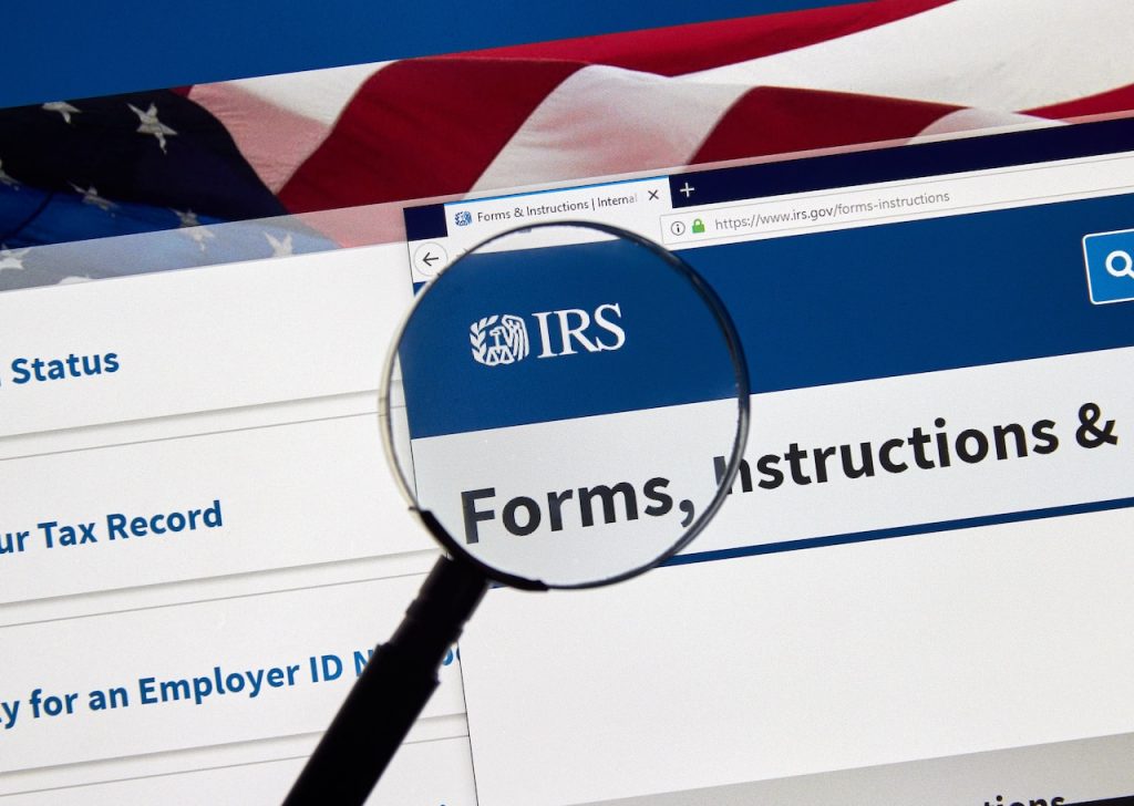 IRS توقف تنفيذ قاعدة الإبلاغ الضريبي للعملات المشفرة بقيمة 10 آلاف دولار في انتظار مزيد من التنظيم