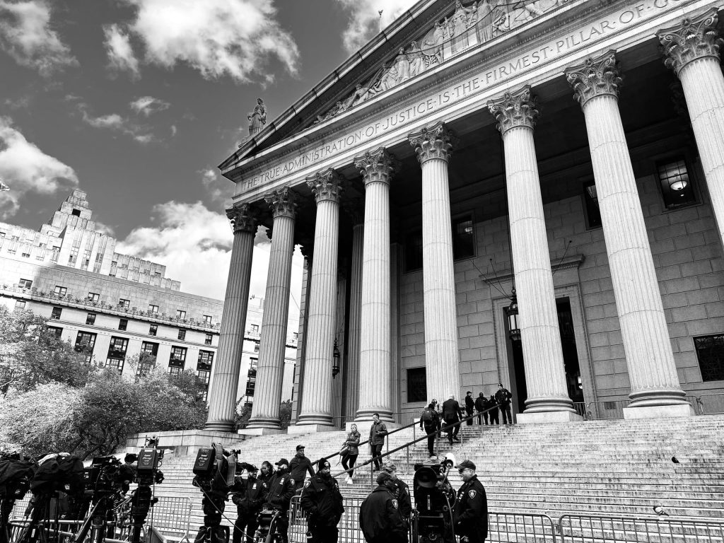 الملياردير المتصل بـ SBF جو لويس يعترف بالذنب