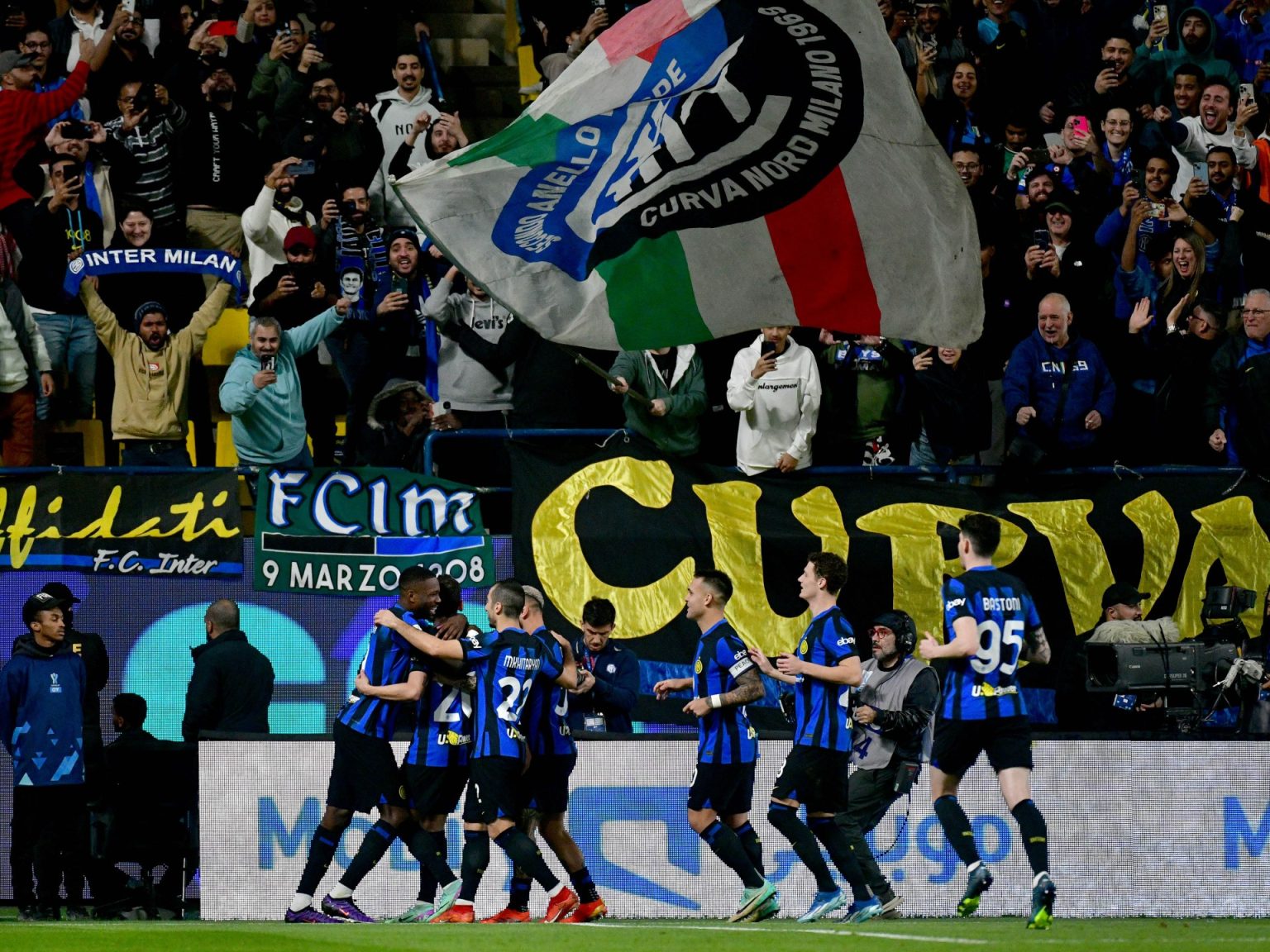 إنتر يقسو على لاتسيو ويلاقي نابولي في نهائي كأس السوبر الإيطالي