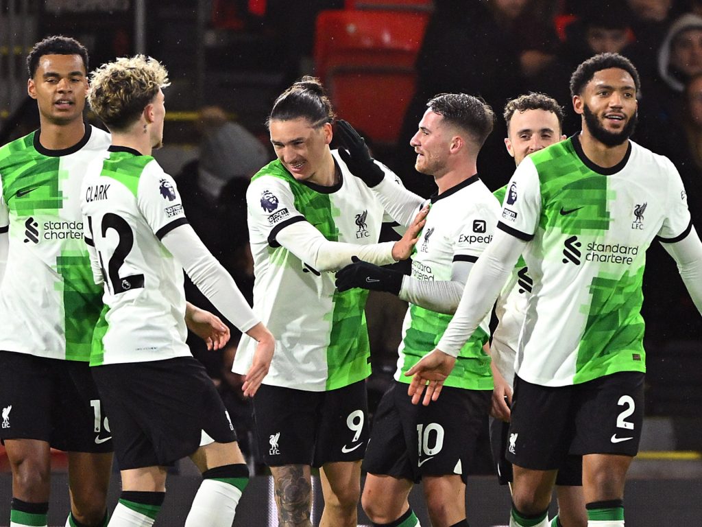ليفربول يفوز برباعية ويبتعد في صدارة البريميرليغ