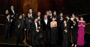 مخرج “باراسايت” يهاجم الشرطة والإعلام بعد التسبب في انتحار بطله