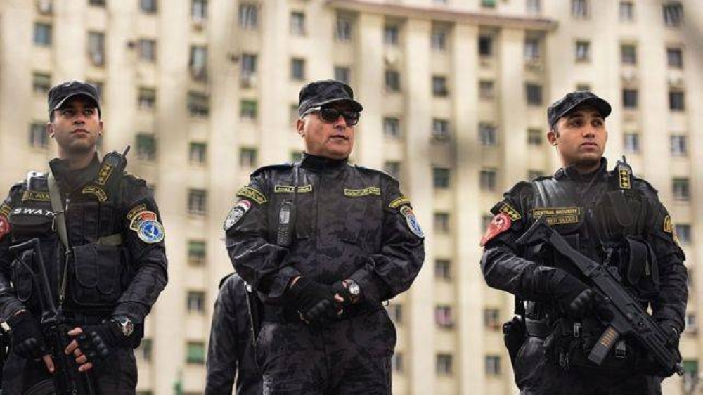 مصر ترفع حالة الطوارئ وتشدد الإجراءات الأمنية ليلة رأس السنة