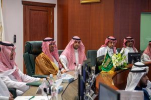 نائب أمير منطقة مكة يزور مركز إدارة الأزمات والكوارث