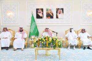 أمير جازان يبحث احتياجات بيش ويدشن فعاليات مهرجان الهيئة الملكية