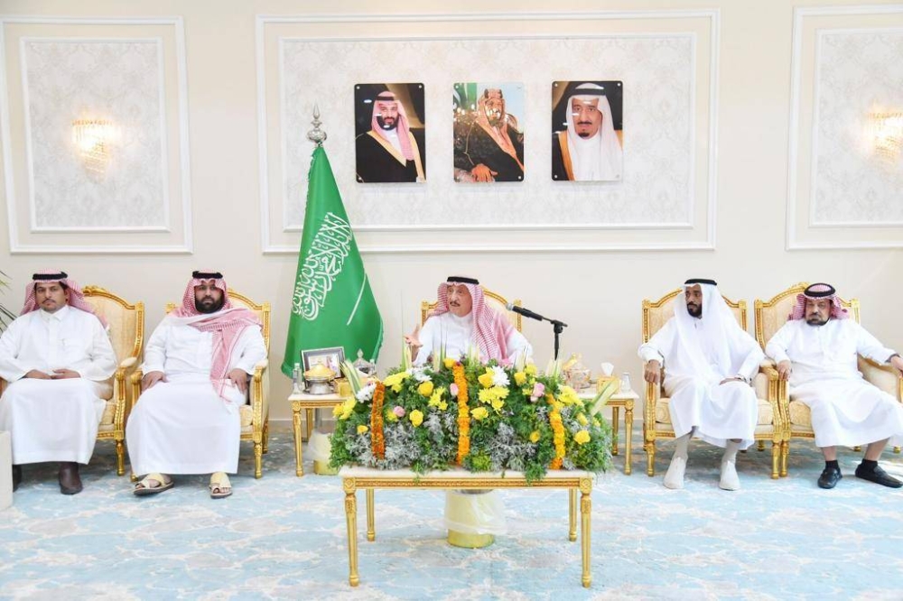 أمير جازان يبحث احتياجات بيش ويدشن فعاليات مهرجان الهيئة الملكية